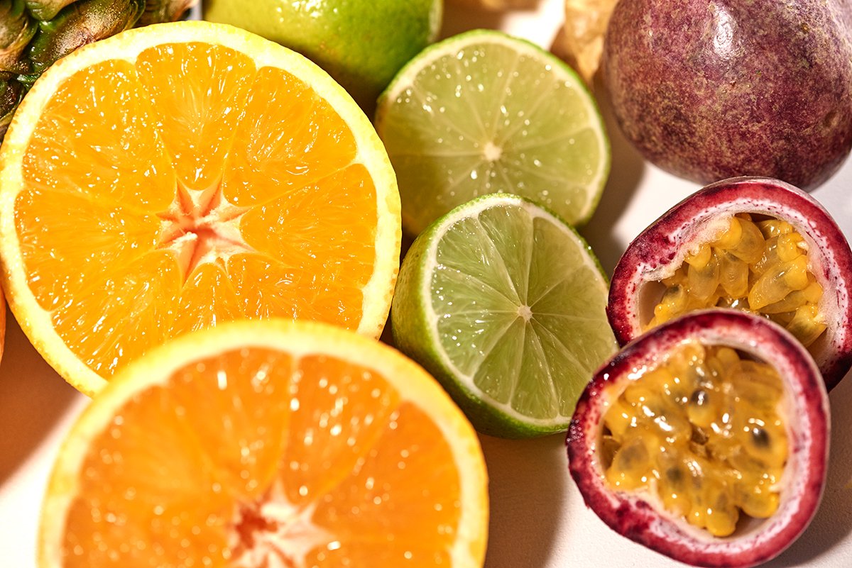 ananas-passionsfrucht-smoothie-mit-orangensaft-und-kokosmilch